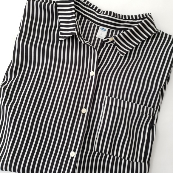 Old Navy Tops - Old Navy || Black White Striped Button Down Shirt